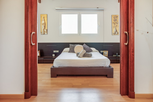 Bedroom on the upper floor with sliding door