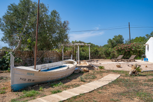 Grand espace extérieur avec jardin