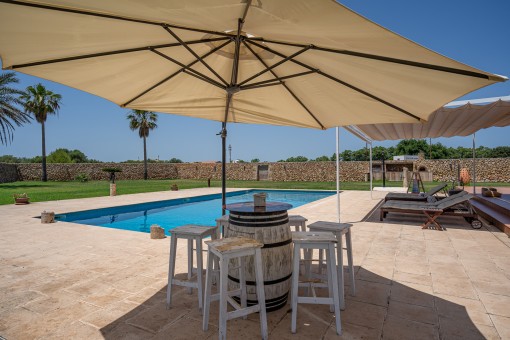 Beautifully laid-out pool area