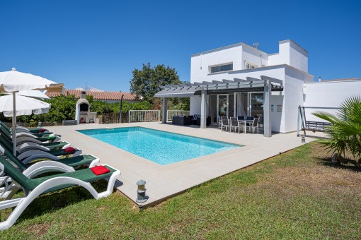 Villa moderne avec piscine privée et licence de location de vacances à Son Bou