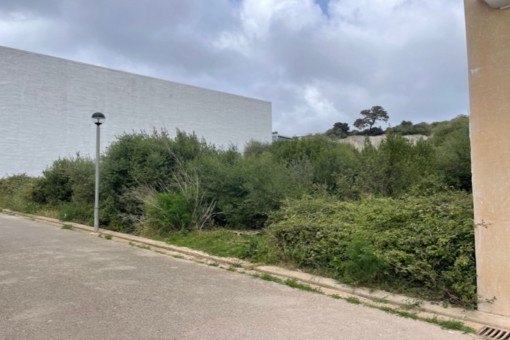 Parcelle de terrain edificable de 332mq  dans le polygone industriel de Alaior centre de Minorque